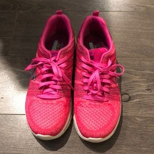 Women’s size 7 sketchers sneakers